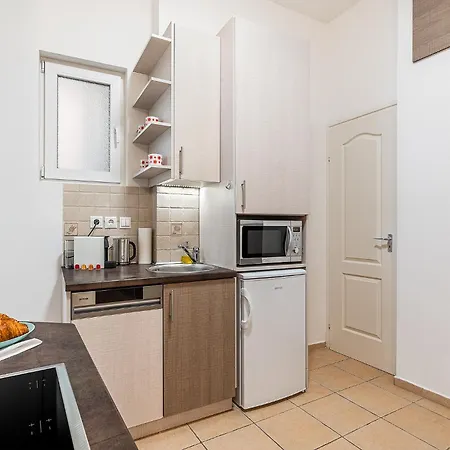 Next To New York Palace Center Apartment, 2bedrooms,2ac,metro 1 Min * Budapest