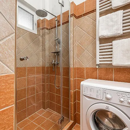 Next To New York Palace Center Apartment, 2bedrooms,2ac,metro 1 Min Lejlighed