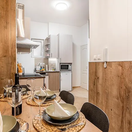 Next To New York Palace Center Apartment, 2bedrooms,2ac,metro 1 Min Budapest