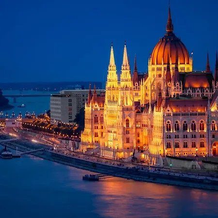 Lägenhet Next To New York Palace Center 2