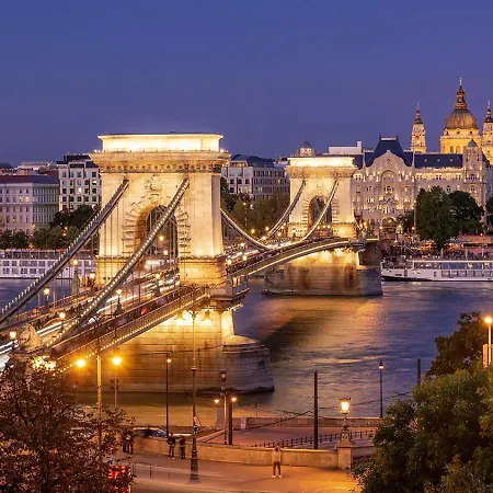 Next To New York Palace Center Apartment, 2bedrooms,2ac,metro 1 Min Lejlighed Budapest