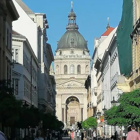 Lejlighed Next To New York Palace Center Apartment, 2bedrooms,2ac,metro 1 Min