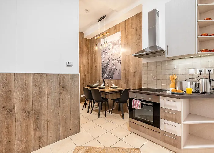 Next To New York Palace Center Apartment, 2bedrooms,2ac,metro 1 Min شقة بودابست