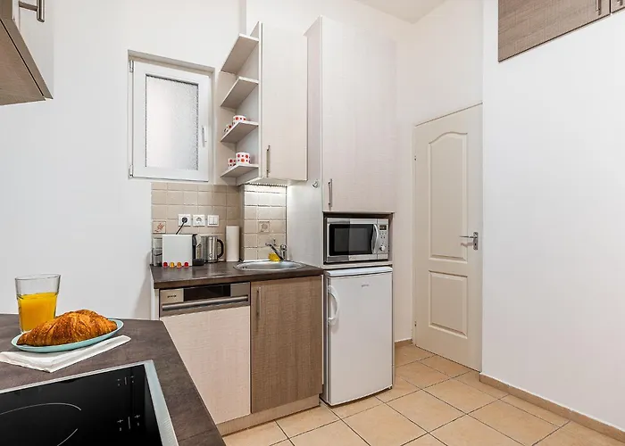 Next To New York Palace Center Apartment, 2bedrooms,2ac,metro 1 Min * بودابست