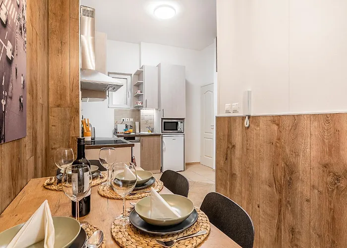 Next To New York Palace Center Apartment, 2bedrooms,2ac,metro 1 Min بودابست