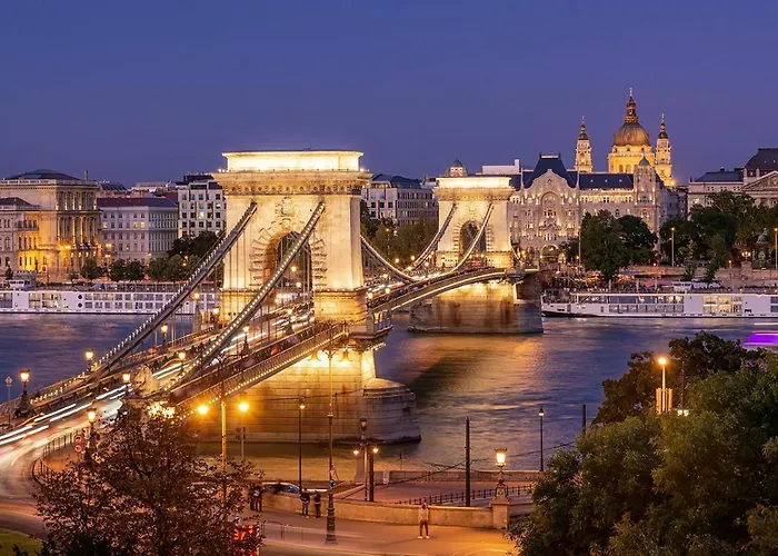 Next To New York Palace Center Apartment, 2bedrooms,2ac,metro 1 Min شقة بودابست